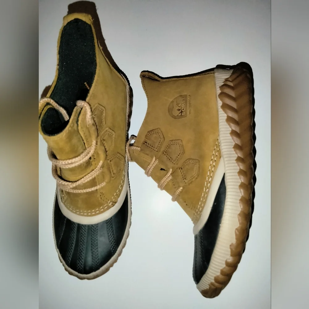 Sorel (Size 6) Colorblock Out N About Leather Weatherproof Plus Elk Hi-Top Boots
